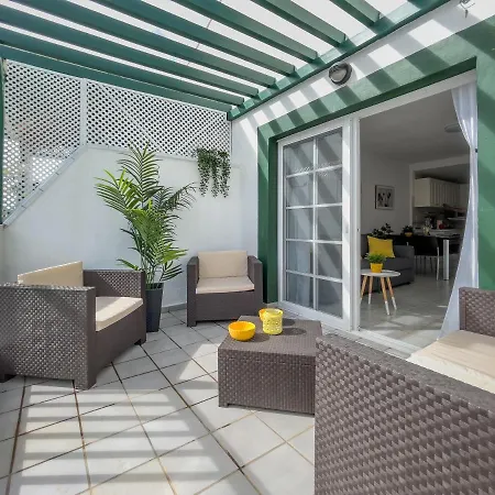 In Tenerife Арона